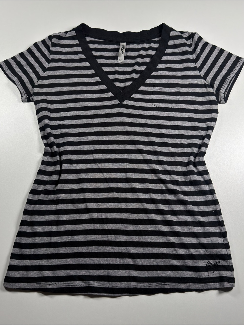 Garage Black & Gray Striped V-Neck Tee size large